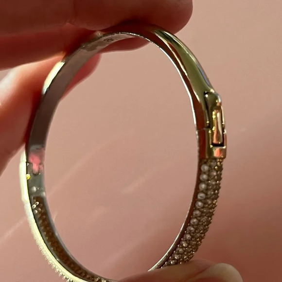 FREE Banana Republic Gold Clasp Bangle - Picture 2 of 4